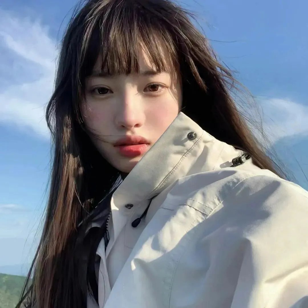 色肉毒蝎女